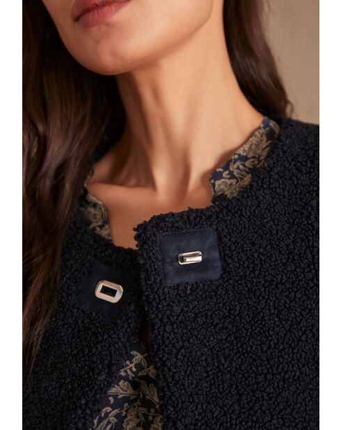 Sharon Gi Strickjacke mit rosafarbener Schnalle