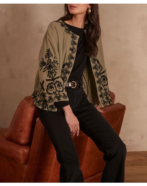 Natalya B jack met geborduurde bladeren