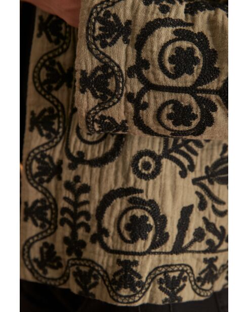 Natalya B jack met geborduurde bladeren