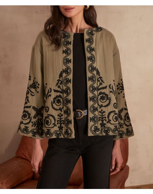 Natalya B jack met geborduurde bladeren