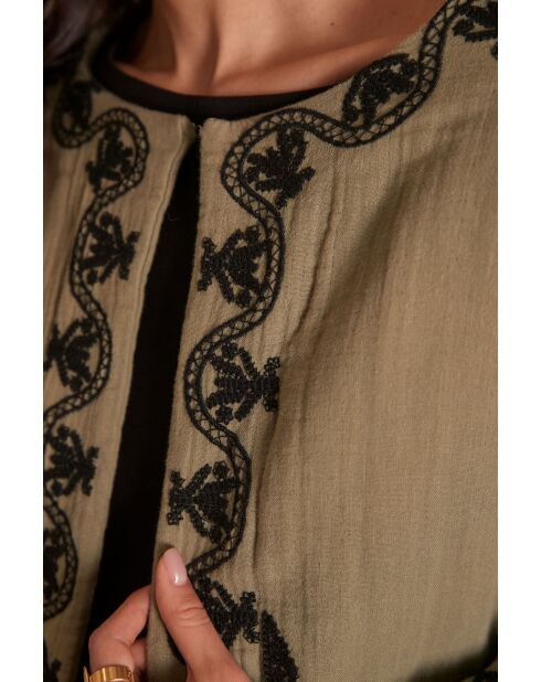 Natalya B jack met geborduurde bladeren