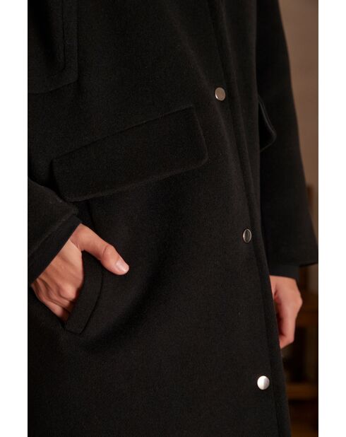 Alpha M schwarzer Mantel