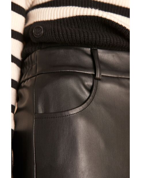 Violette Bis Fc schwarze Hose