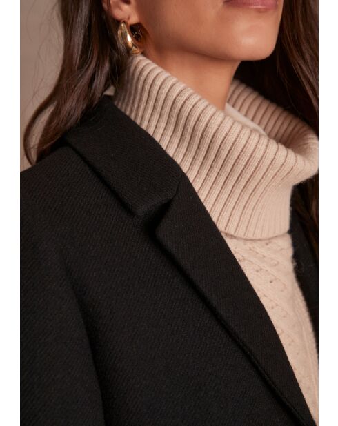 Anabelle M schwarzer Mantel