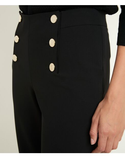 Hubert P Wall schwarze Hose