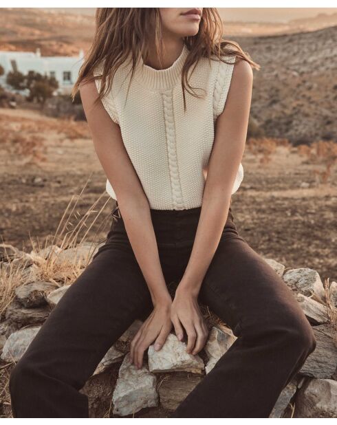 Scharlaken crèmekleurige trui