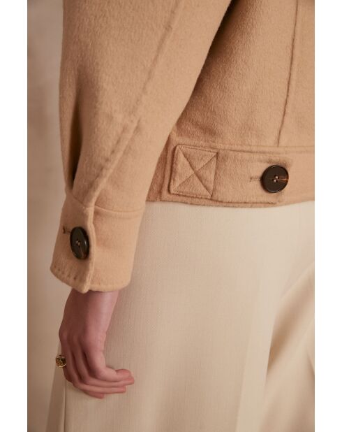 Ernest M Df beiger Mantel