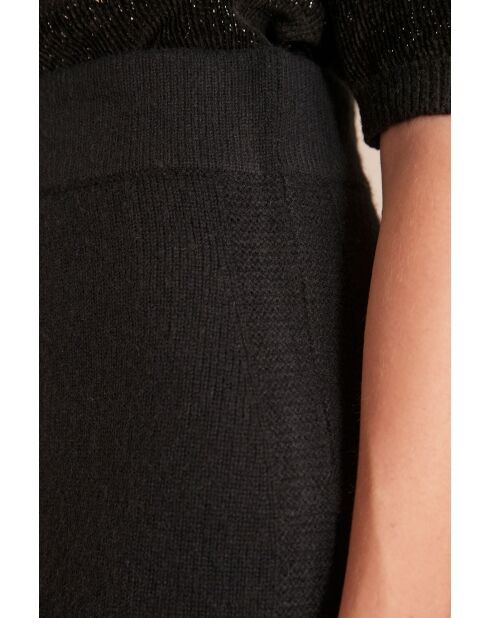 Emilie J zwart gebreid