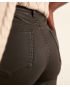 Dunkelbraune Hose mit Nario-Beschichtung