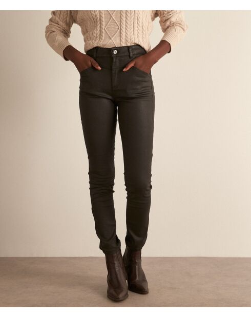 Dunkelbraune Hose mit Nario-Beschichtung