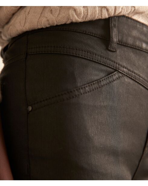 Dunkelbraune Hose mit Nario-Beschichtung