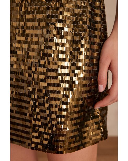 Agda R goldenes Kleid