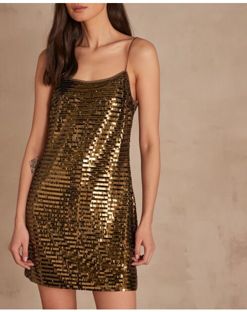 Agda R goldenes Kleid
