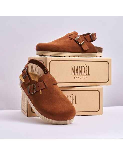 Zuecos Oscar de piel aterciopelada marrón