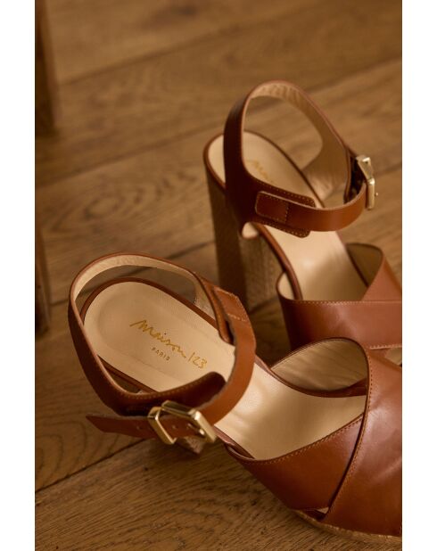 Max Light camelfarbene Sandalen