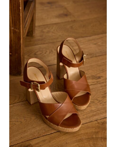 Max Light camelfarbene Sandalen