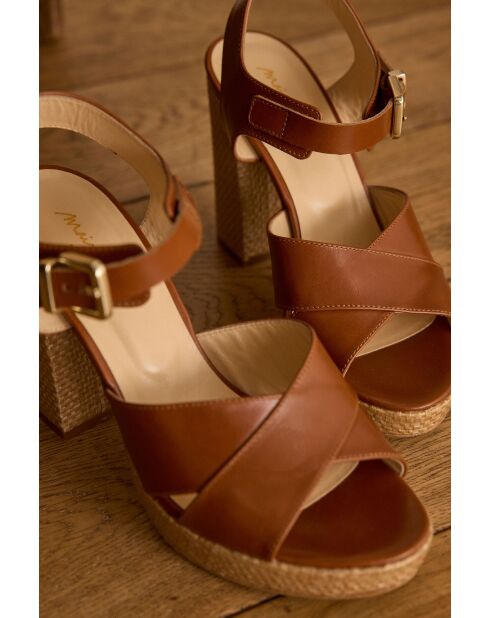 Max Light camelfarbene Sandalen