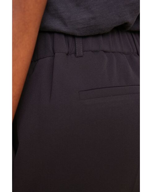 Marineblaue Hose Felix P Wall