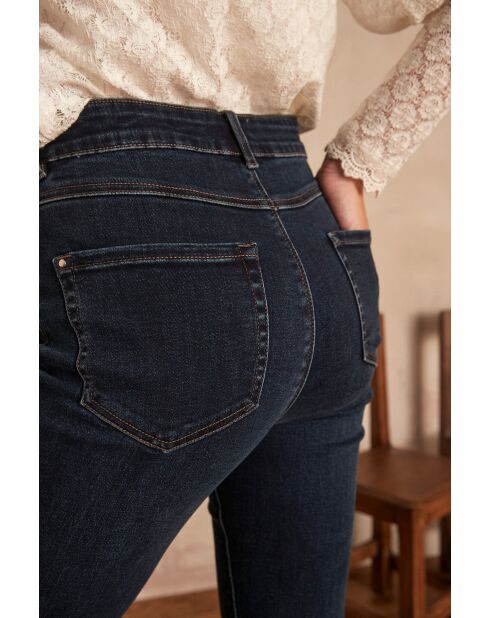 Dunkelindigofarbene Othello Jeanshose