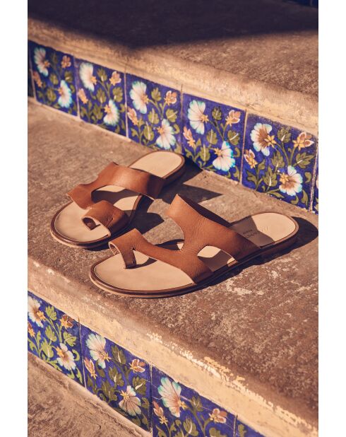 Hellkamelfarbene Jade-Pantoletten