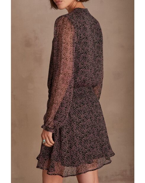 Meghan R imp bordeauxrode jurk