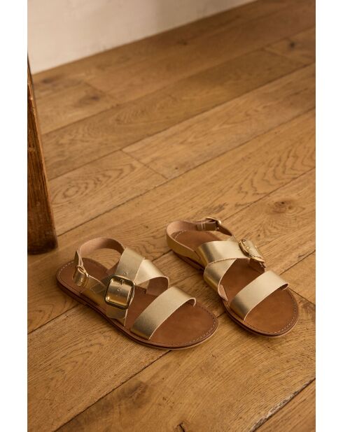 Goldene Sandalen Maelle