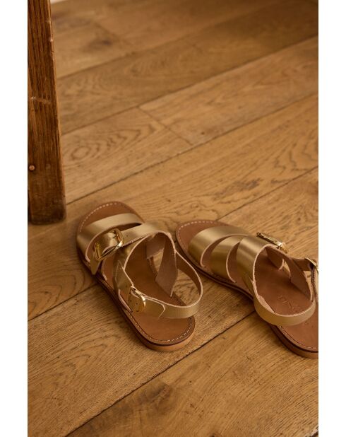 Goldene Sandalen Maelle