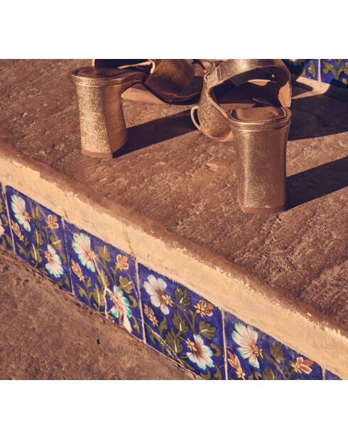 Goldene Sandalen Julio