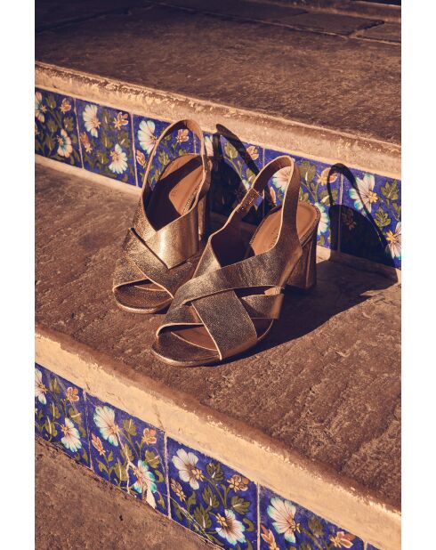 Goldene Sandalen Julio