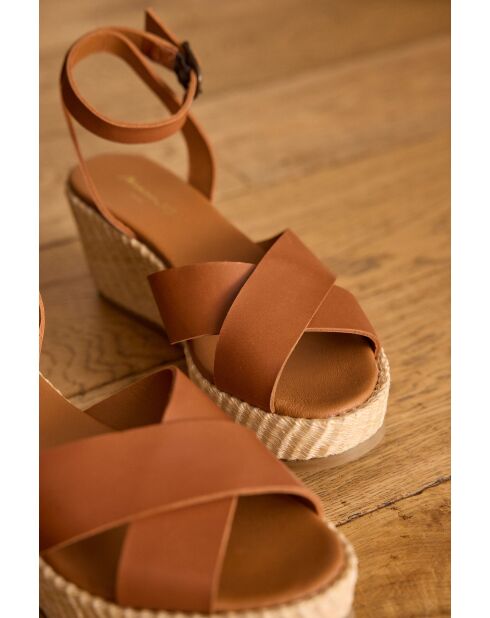 Leichte kamelfarbene Malo-Sandalen