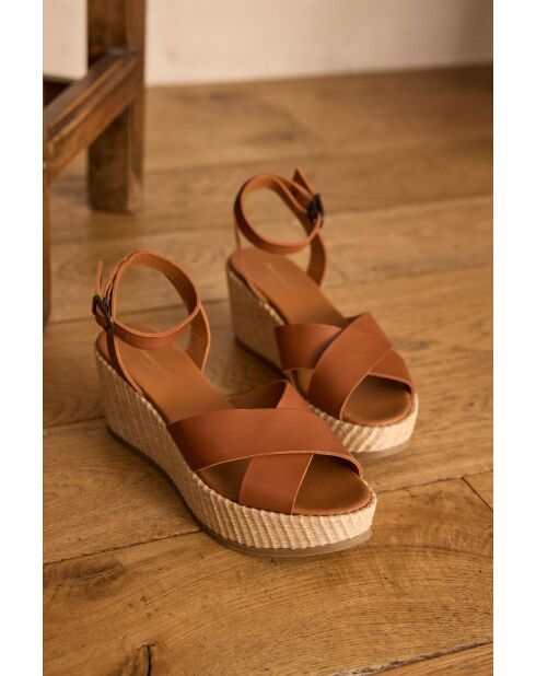 Leichte kamelfarbene Malo-Sandalen