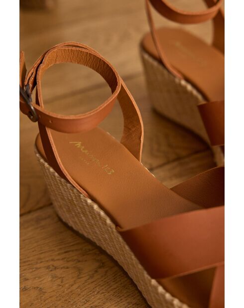 Leichte kamelfarbene Malo-Sandalen