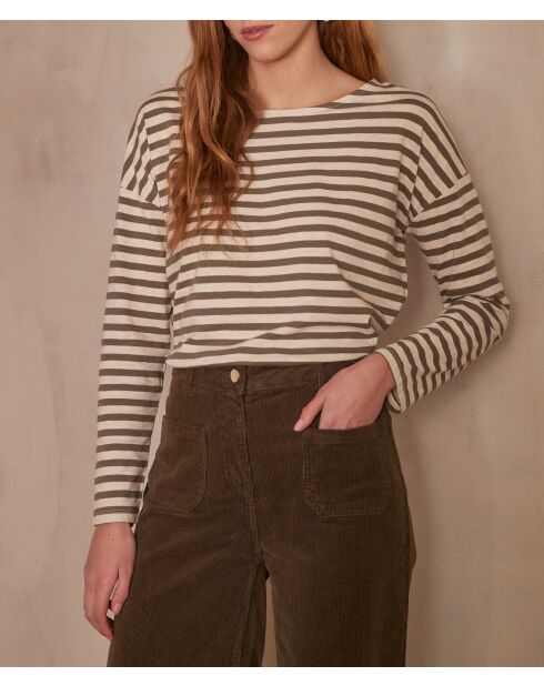 Kaki T-shirt met madeliefjes