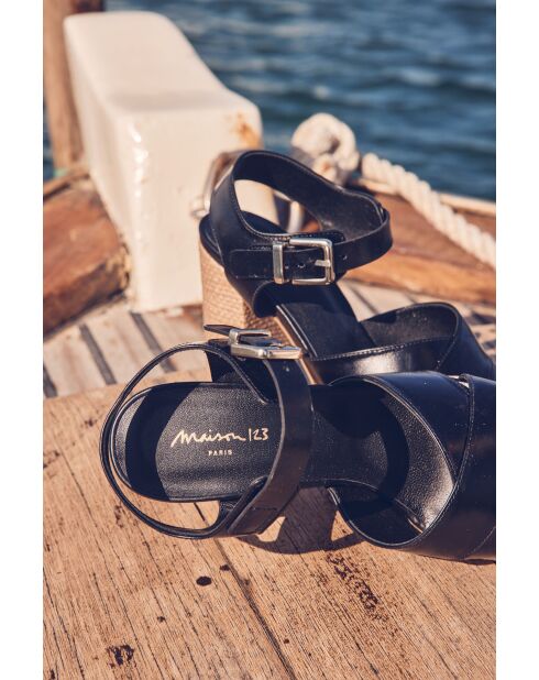 Max schwarze Sandalen
