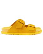 Ana muiltjes van mosterdkleurig fluweel