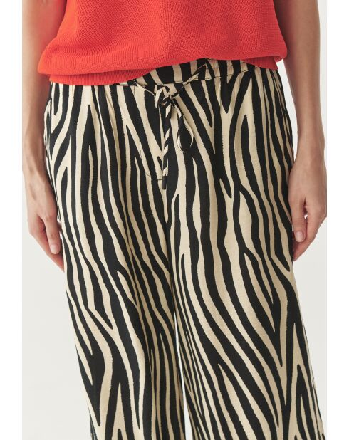 Namaliko 3 schwarze Hose