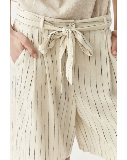 Cremefarbene Stoffshorts Lionka