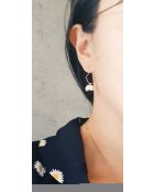 Orecchini a cerchio a cuore placcati in oro con perle coltivate bianche