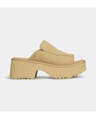 Beigefarbene Keil-Pantoletten aus Veloursleder von New Heights