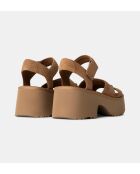 Kamelfarbene Keilsandalen von New Heights