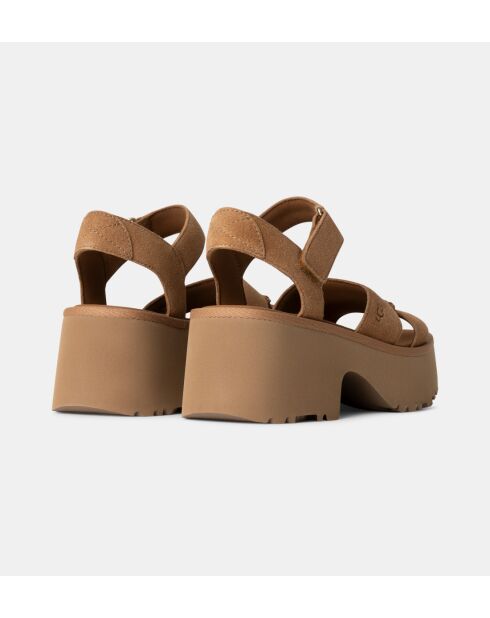 Kamelfarbene Keilsandalen von New Heights