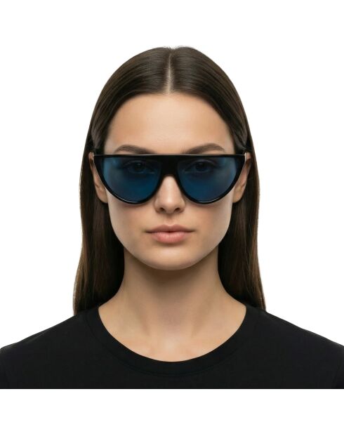 KL6185S zonnebril van zwart acetaat met kattenoog