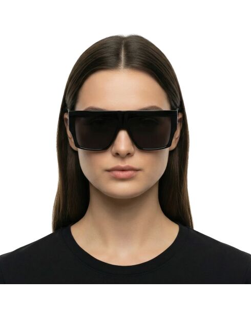 KLJ6148S brede rechthoekige zonnebril van zwart acetaat