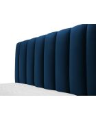 Kofferbed Gina koningsblauw met fluwelen hoofdeinde - 230x185x125cm