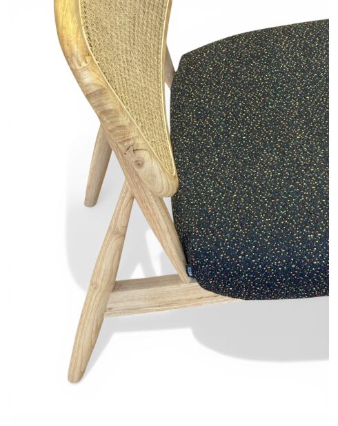 Loungestoel in rubberhout en gespikkeld zwart rotan - 63x70x74 cm