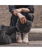 Grauer Kunstpelzbeutel - 21x18 cm