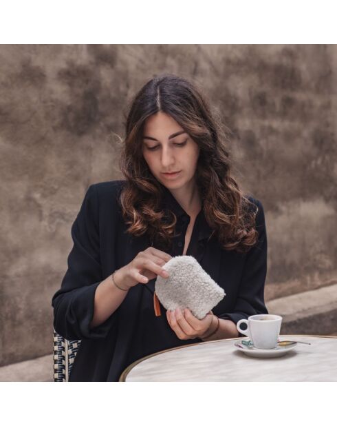 Portafoglio bianco in pelliccia sintetica - 12x12 cm