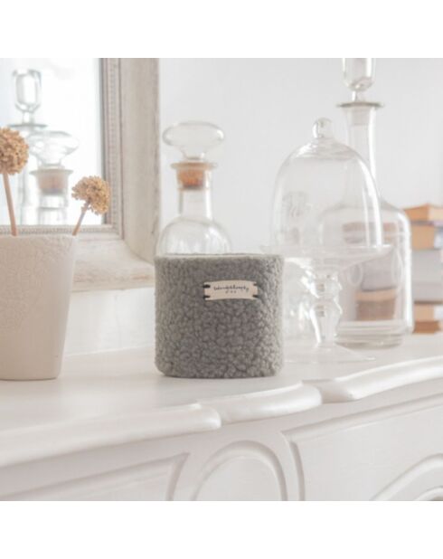 Candela profumata della durata di circa 40 ore con rivestimento in salvia moumoute - H8 — ø 9 cm