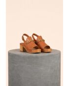 Clogs aus Kamelleder mit Kette