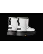 Klassische reflektierende hellgraue Mini-Stiefel